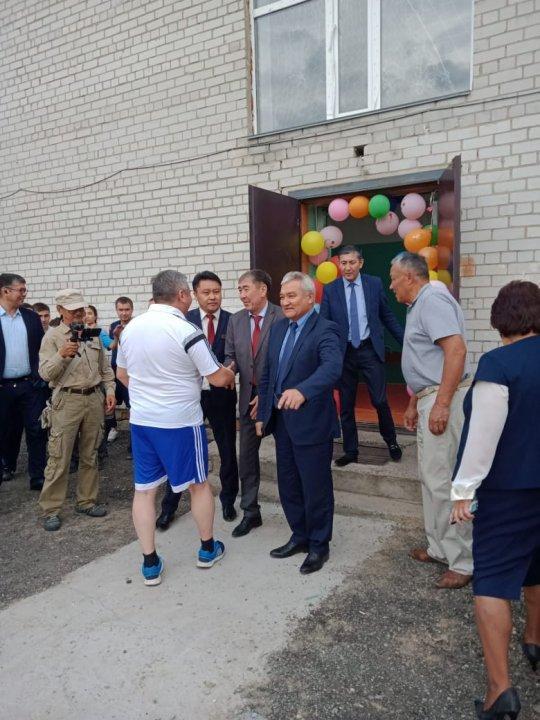 Пригород орта мектебінде жаңа футбол алаңы ашылды.
